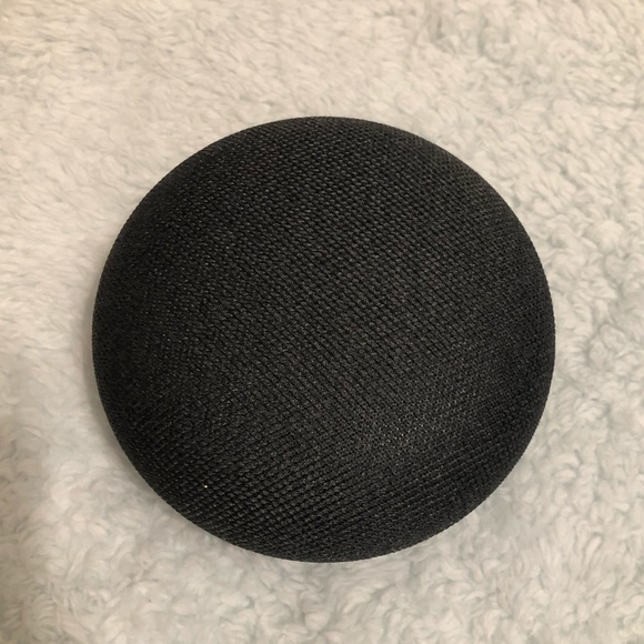Google Home Mini - Picture 2 of 4